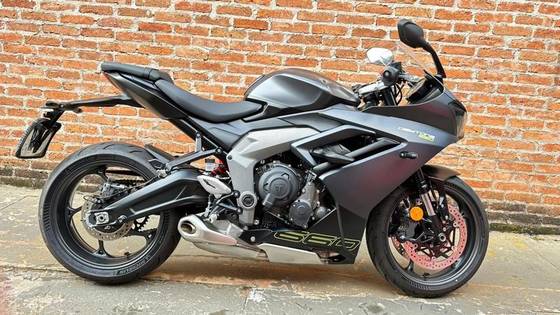 TRIUMPH DAYTONA 660 